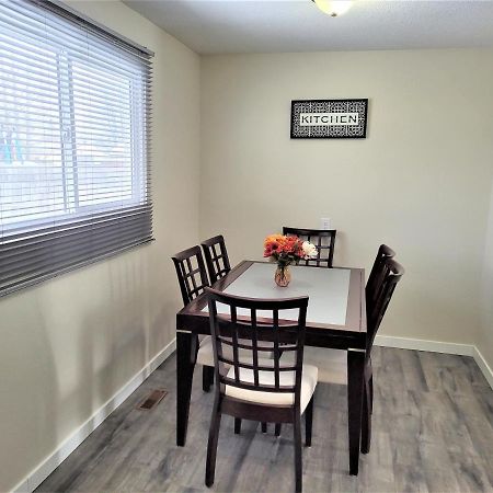 Cozy 4 Bedroom Townhouse - Peaceful Feel Of Home 温尼伯 外观 照片
