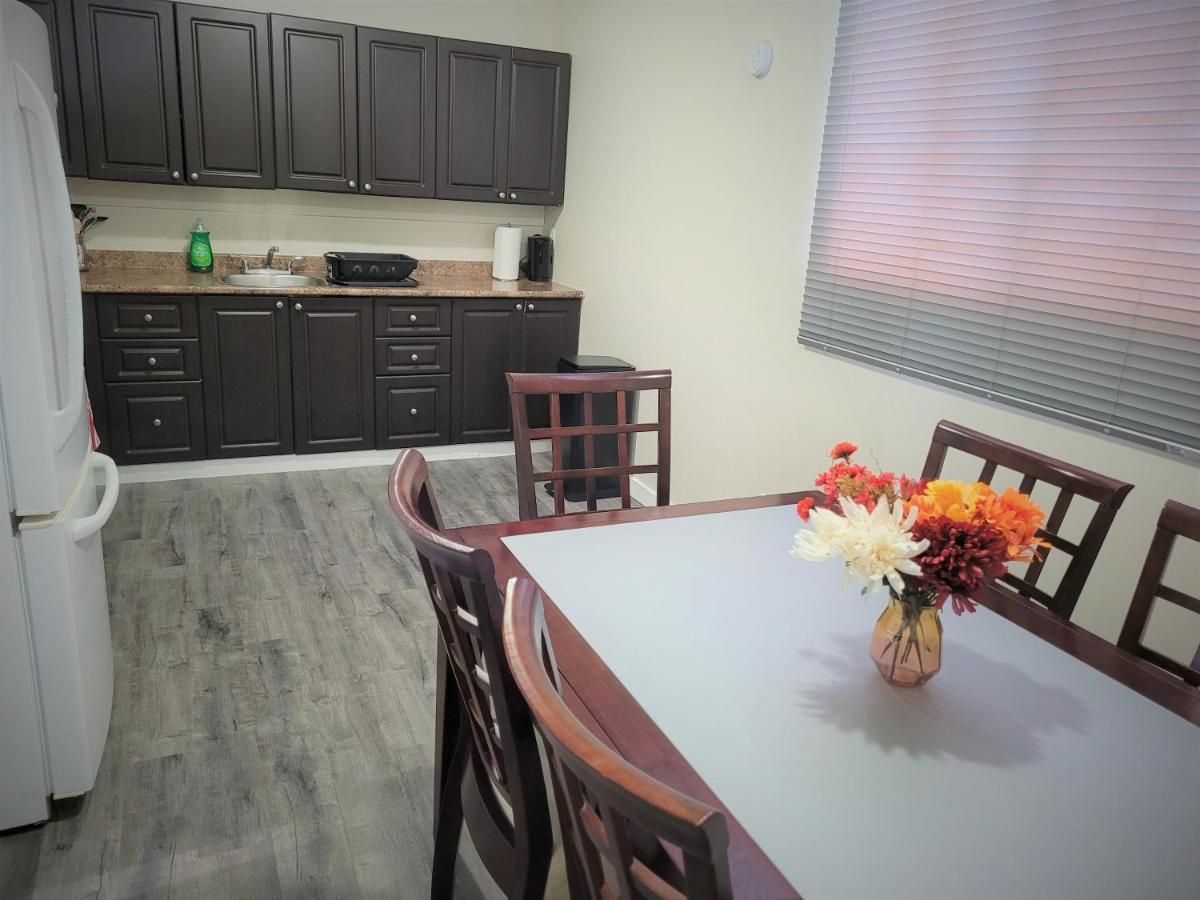 Cozy 4 Bedroom Townhouse - Peaceful Feel Of Home 温尼伯 外观 照片
